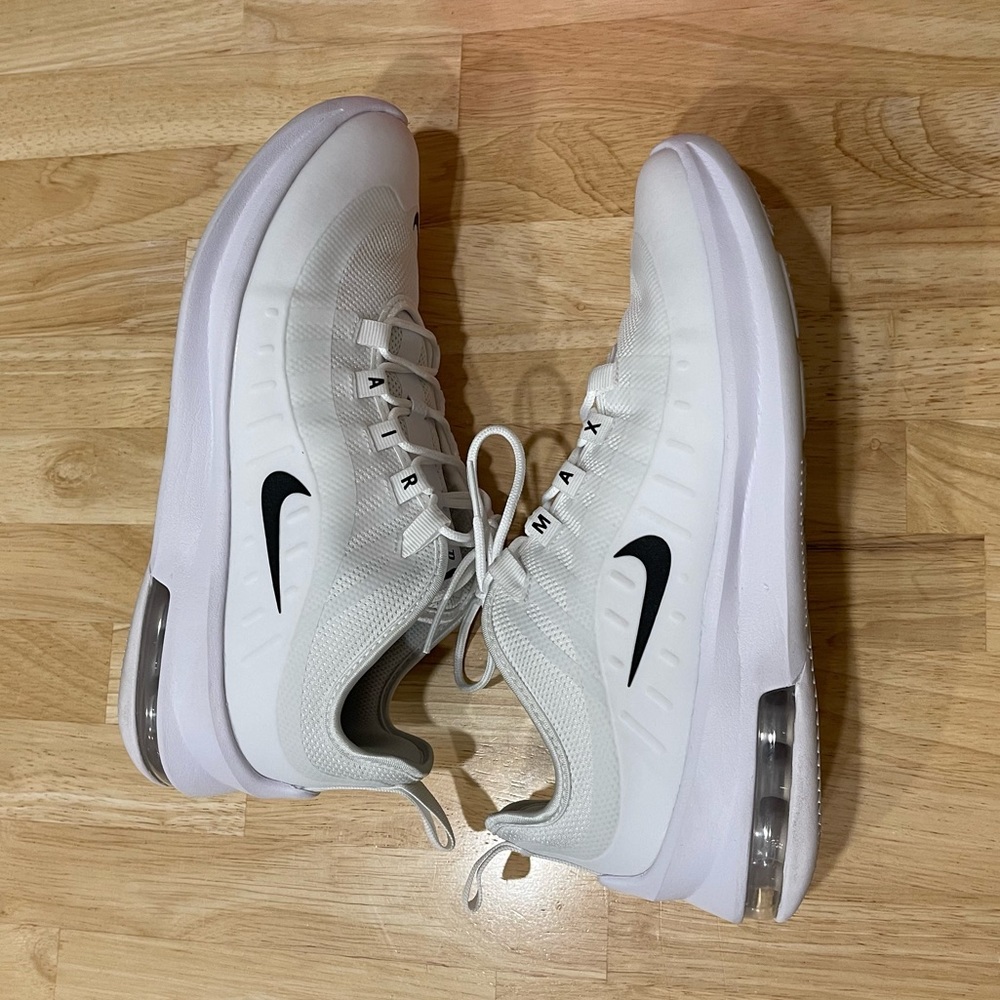 Nike Air Max Axis GS White Black Size 7y Big Kids 25cm